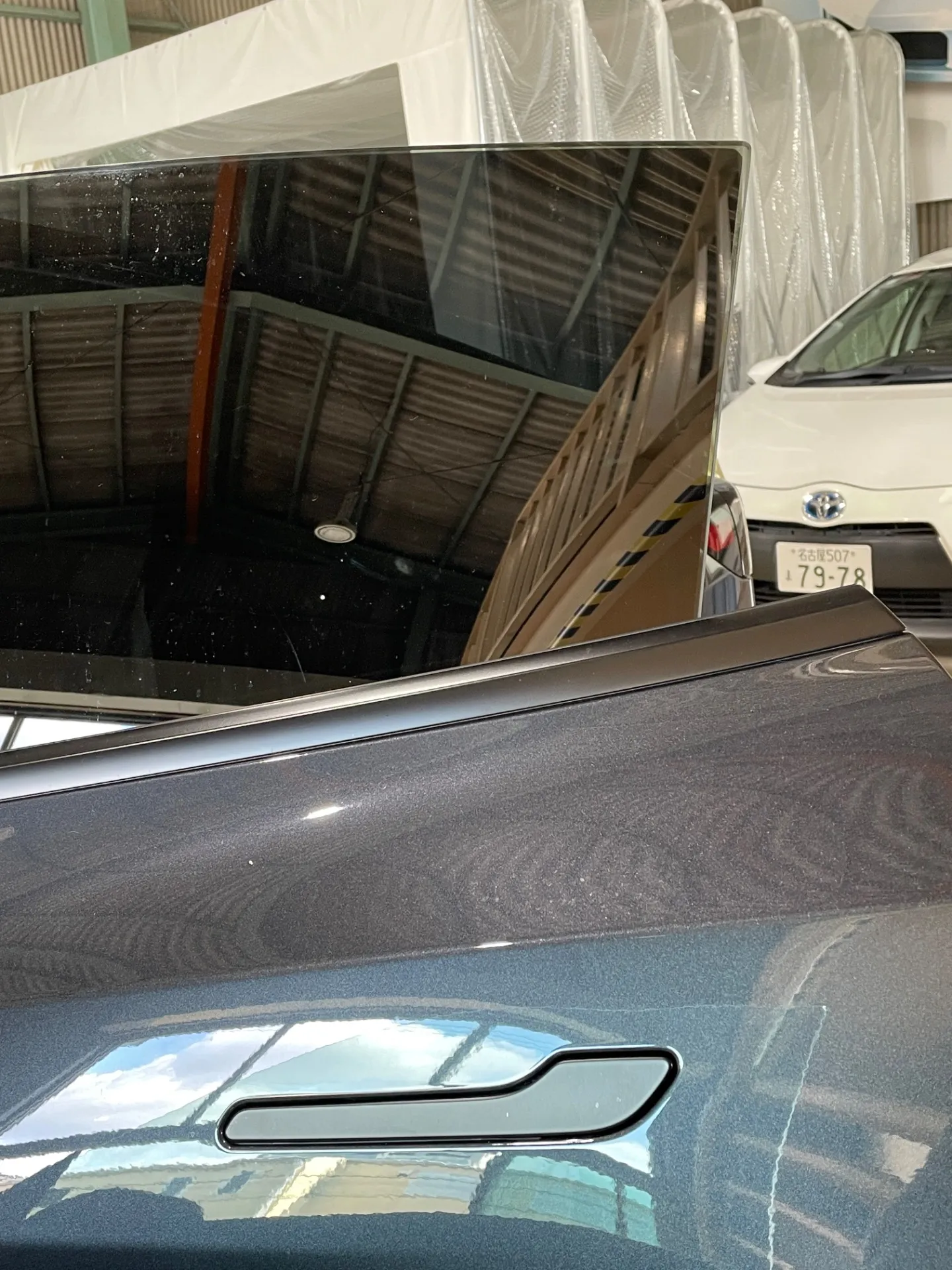テスラYの遮熱ガラスフィルム施工
