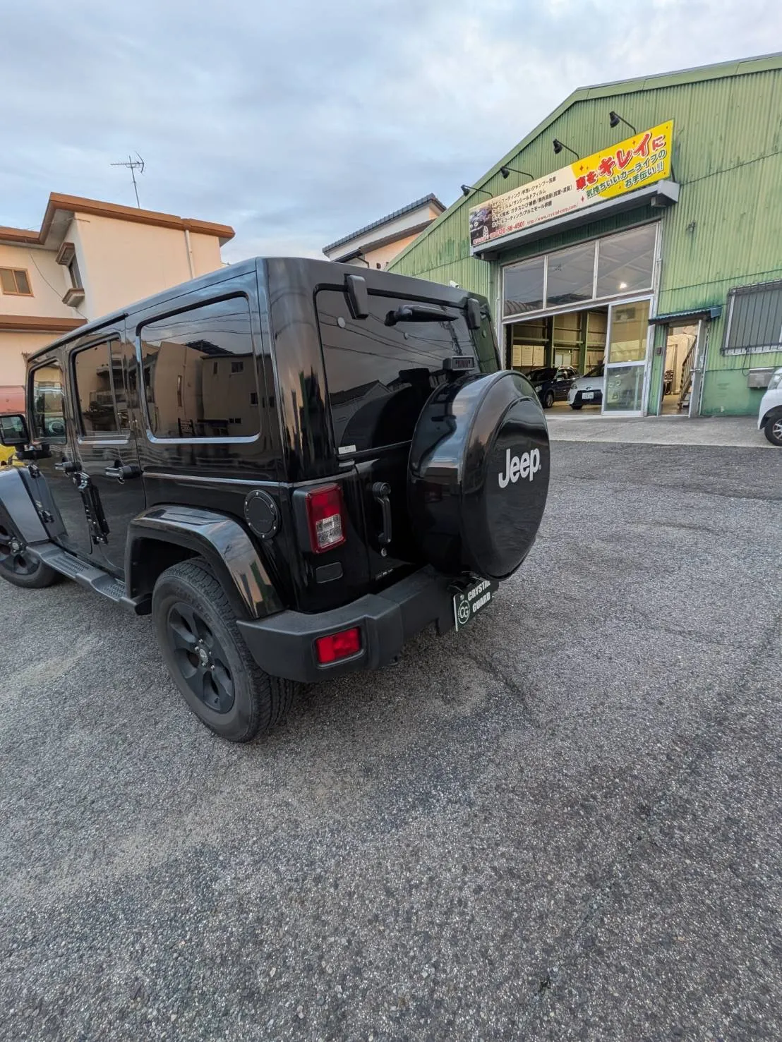 ジープラングラーの背面タイヤカバーラッピング