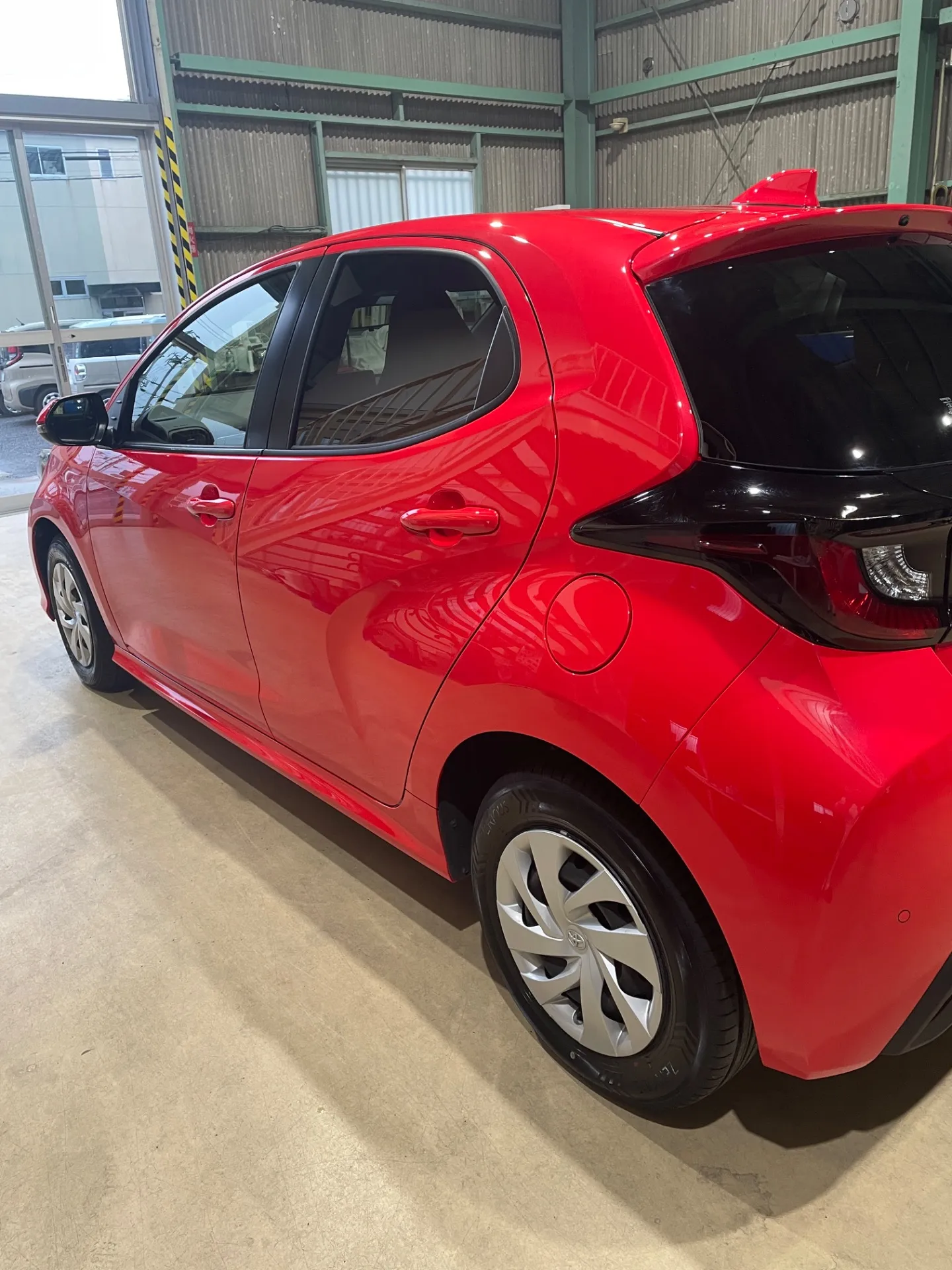 中古ヤリスのハイモースコート施工