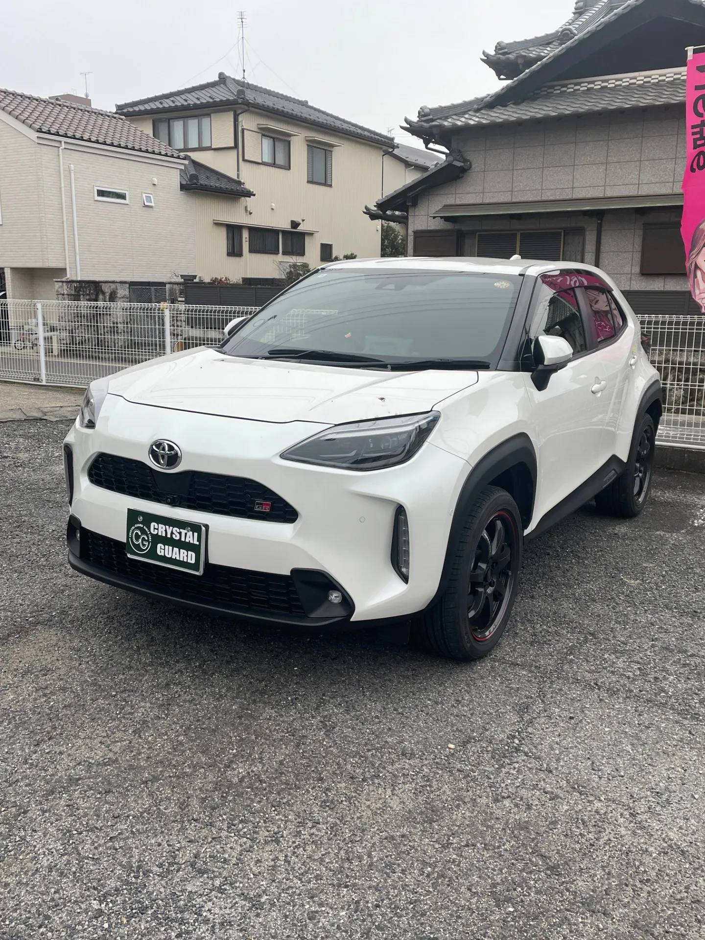 ヤリスクロスのAピラーラッピング